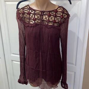 size medium eyelet and bead detail